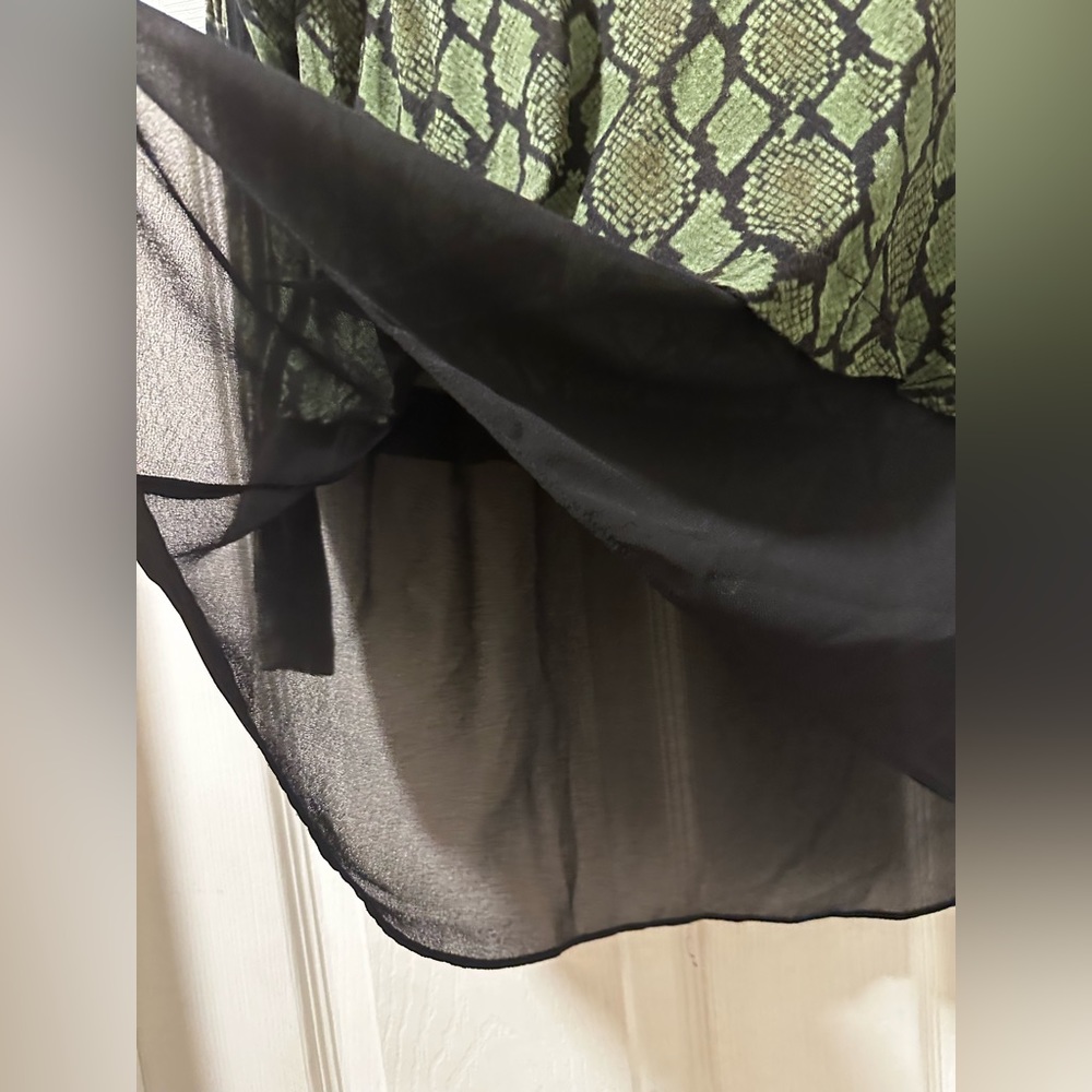 Comfortable Green Python Long Sleeve By Michael K… - image 3